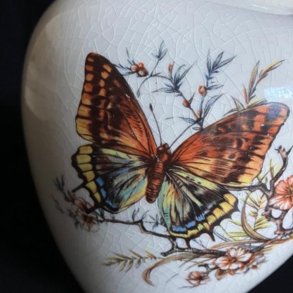 Vintage Treasure Craft Ceramics Butterfly Urn/Vase no Lid - Picture 3 of 6